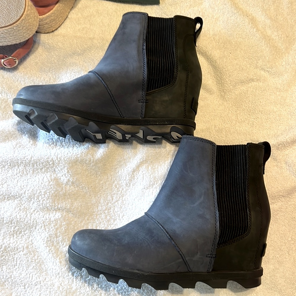 EUC Sorel boots.
